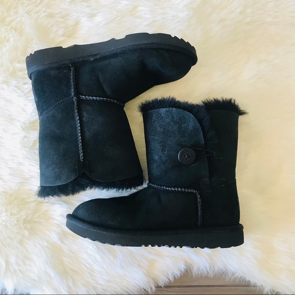 Black UGG Bailey/Button  Boots  Size 1 kids - Picture 1 of 8